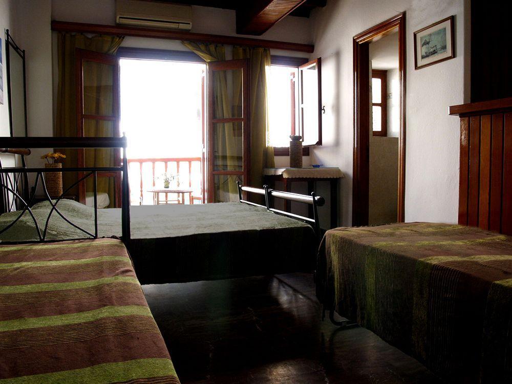 Aparthotel Elena & 3*